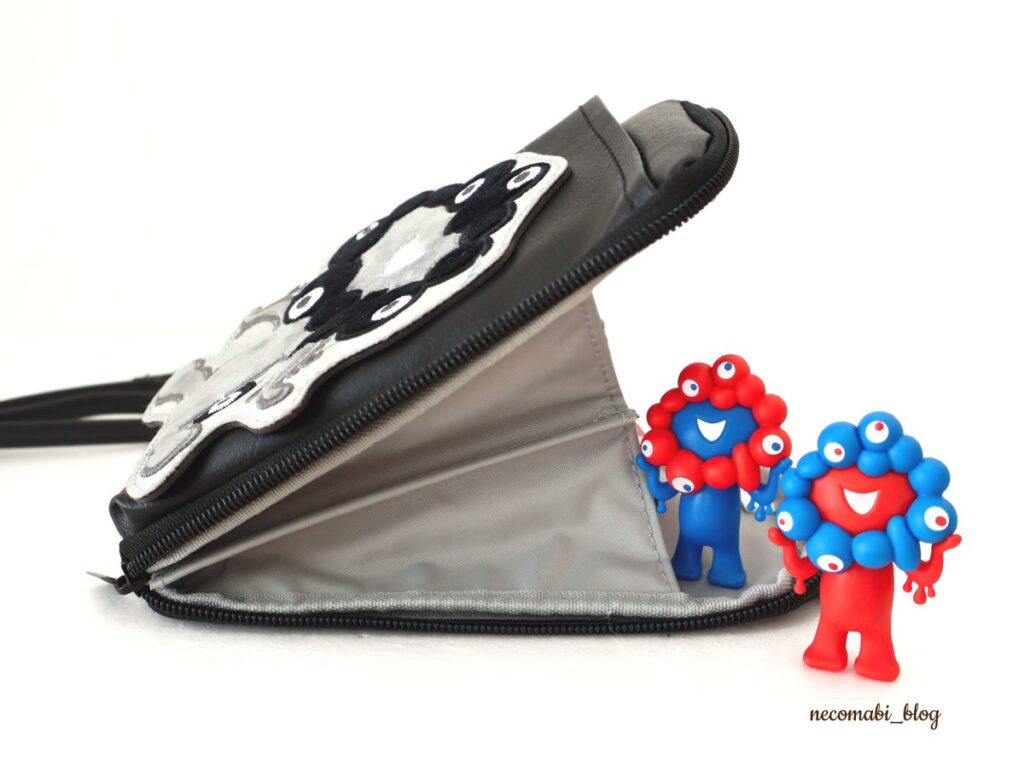 大阪・関西万博,expo2025,閉幕,閉幕後,ミャクミャク,黒ミャクミャク,ミャクミャクグッズ,スマホポシェットBOOK,モノクロver,スマホポシェット,どこで売ってる,どこで買える,おすすめ,感想,口コミ,レビュー